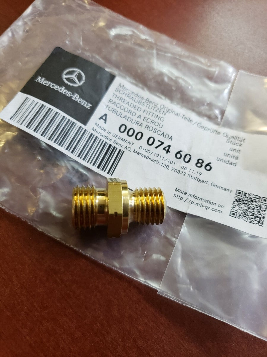 A0000746086 Genuine OEM Mercedes-Benz Parts threaded fitting for various Mercedes-Benz fuel injection systems, especially in older or specialized engine configurations (e.g., KE-Jetronic)