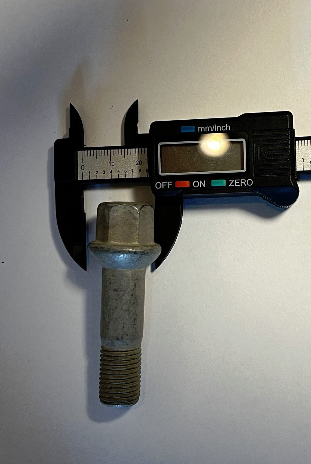 Set of 20 Genuine Mercedes-Benz Wheel Bolts OEM# 0009905307 Made in Germany